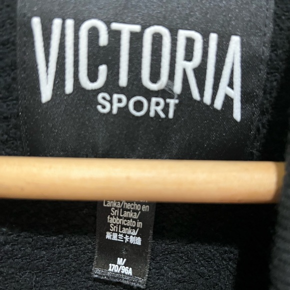 VICTORIA SPORT BLACK ULTRA CROPPED HOODIE LOGO SWEATSHIRT SIZE MEDIUM NWT - Picture 2 of 13